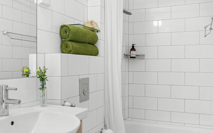 Legionella og varmt vand i boligen – Temperatur, stilstand og drift